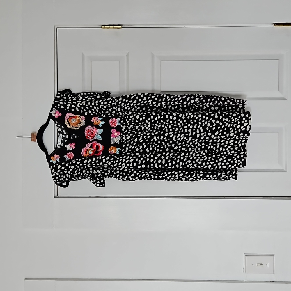 Black and white floral embroidery shift dress. Vacation Poolside Beach Dress
